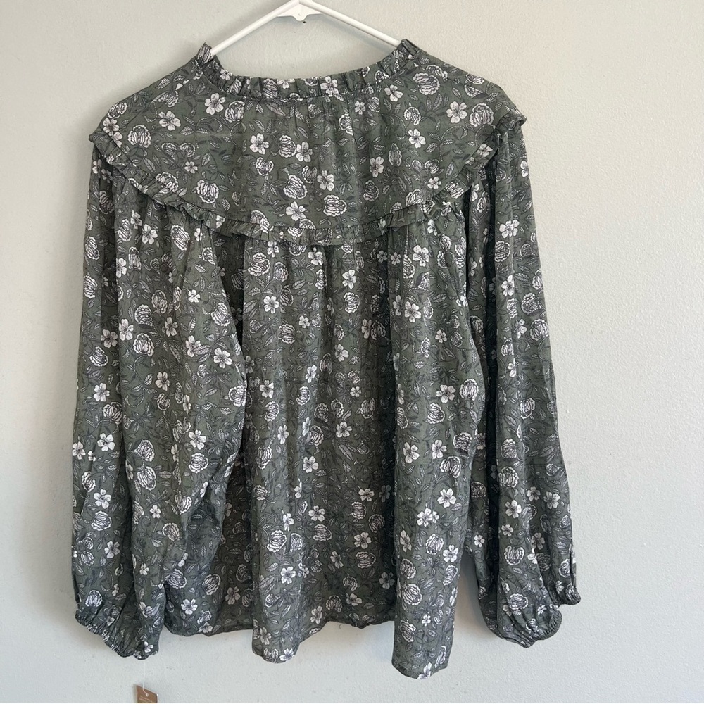 NWT Hope & Harlow Ruffle Neck Cuff Sleeve Gray Green Floral Blouse Sz XL Cottage - Picture 14 of 16